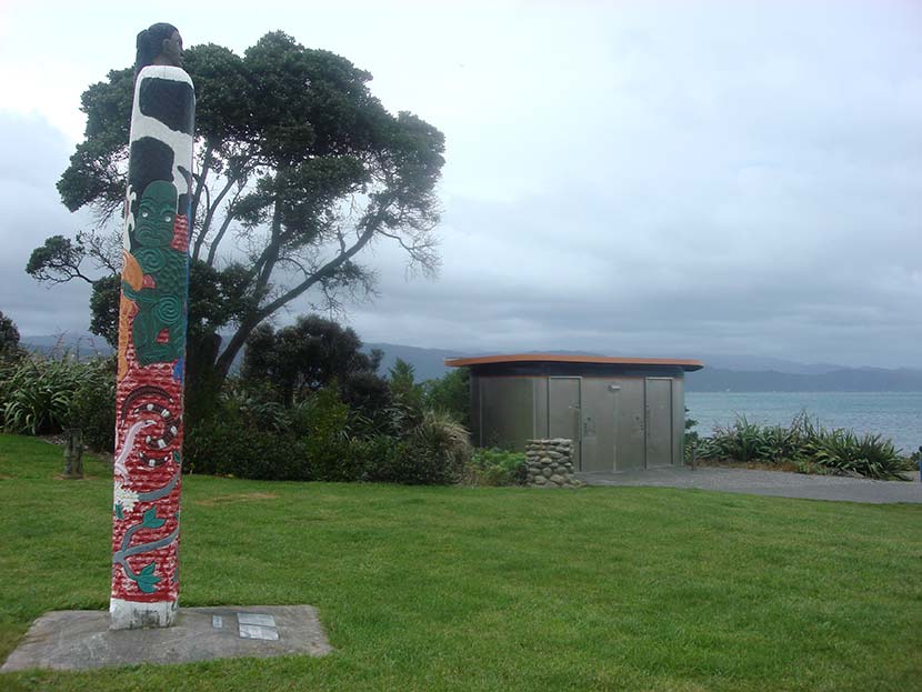 Pou whenua, Petone