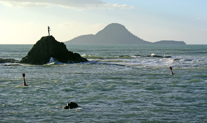 Statue of Wairaka and Moutohorā (Whale Island)