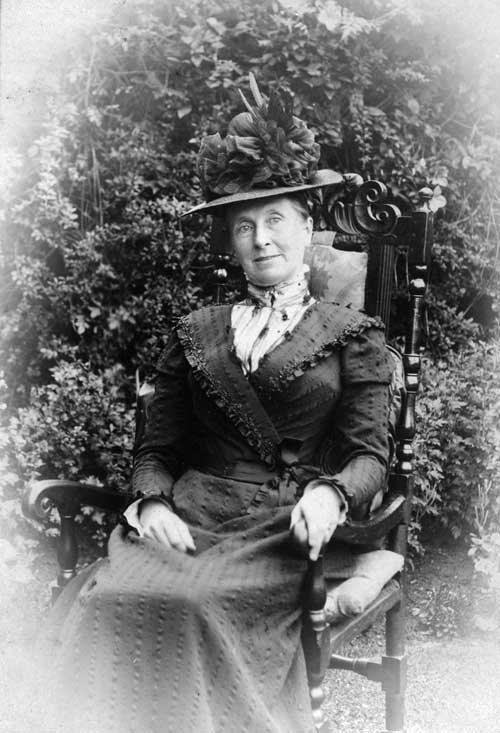 Elizabeth Mary Rolleston, 1900