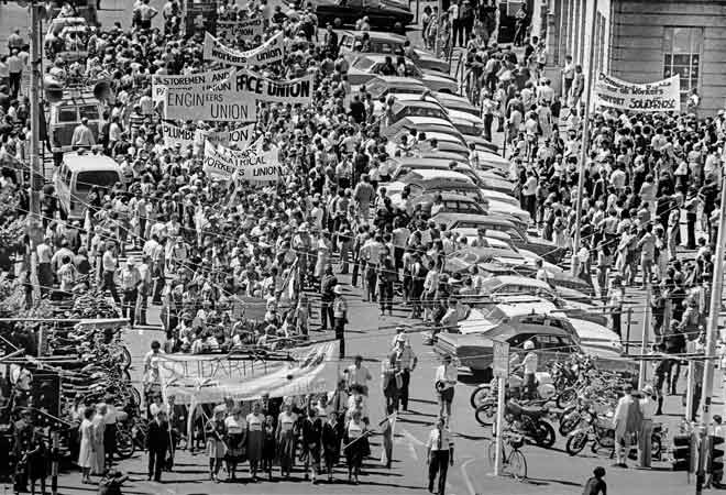 Supporting Solidarity, 1982 – Strikes and labour disputes – Te Ara ...