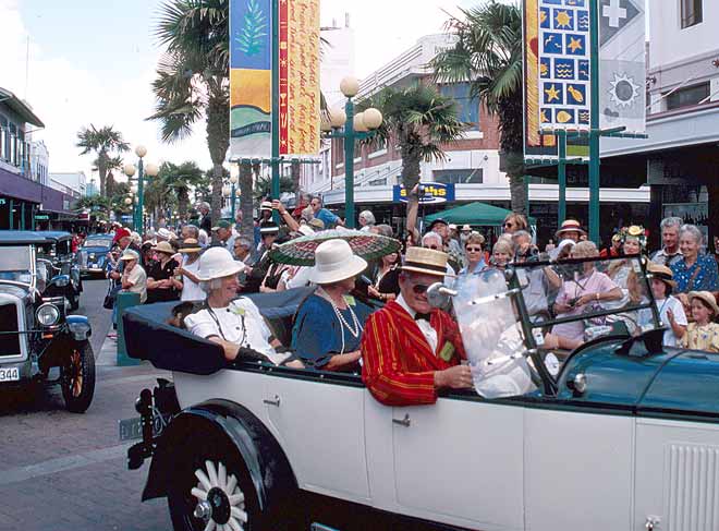 Art deco parade, 2004