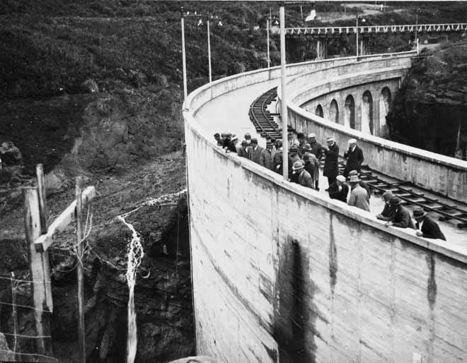 Inspecting the Arapuni dam, 1930