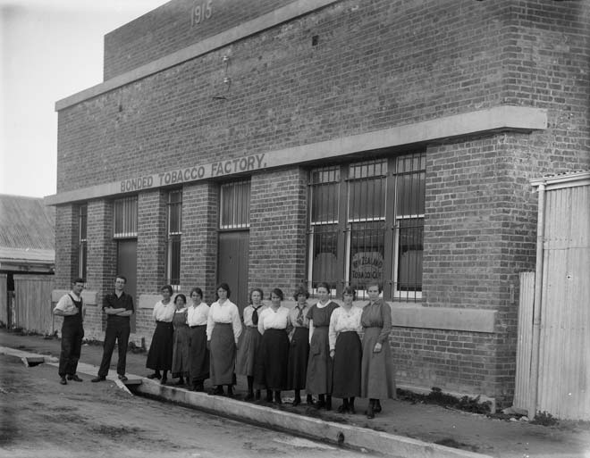 Bonded tobacco factory, around 1915