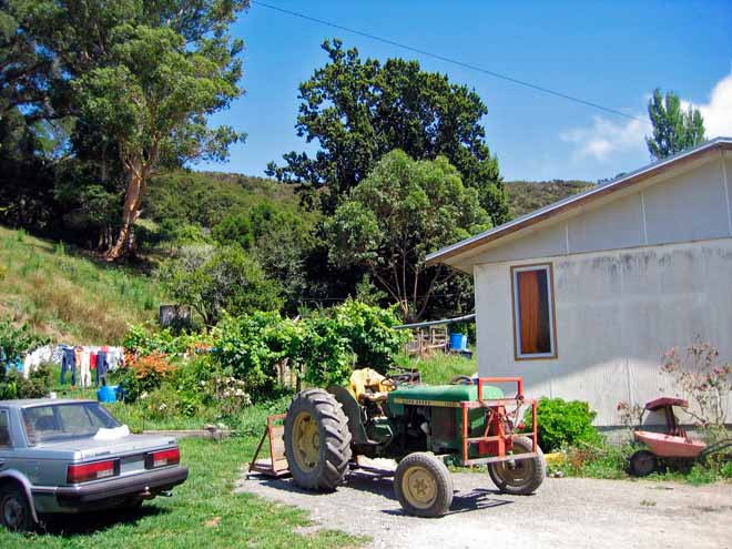 Nūhaka farmhouse and assets