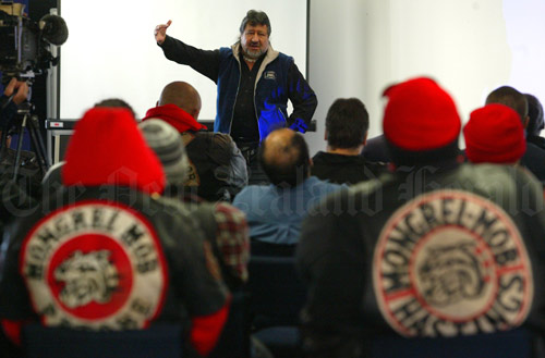 Pita Sharples talks to gang members, 2004