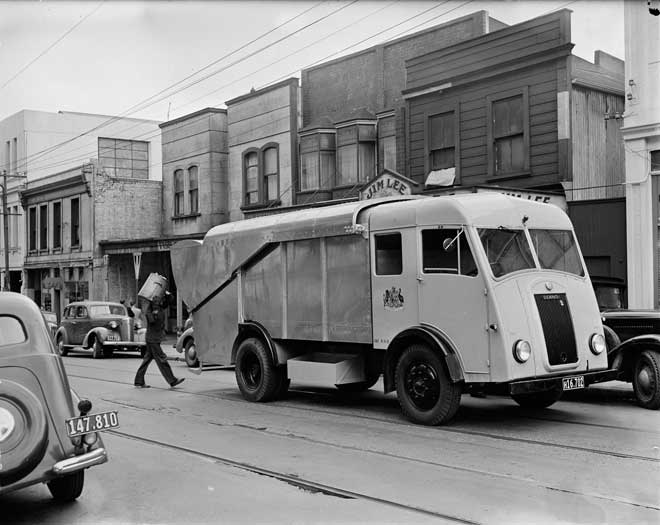 Wellington rubbish truck, 1951