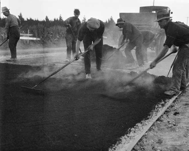 Laying bitumen