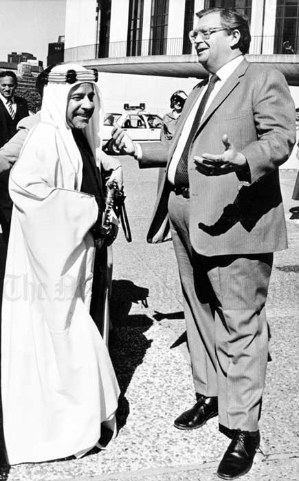 Prime Minister David Lange with the Emir of Bahrain, 1985