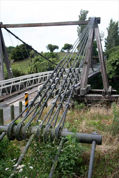 Suspension bridge, Waitara River