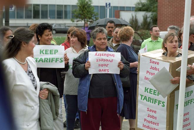 Protesting against tariff cuts