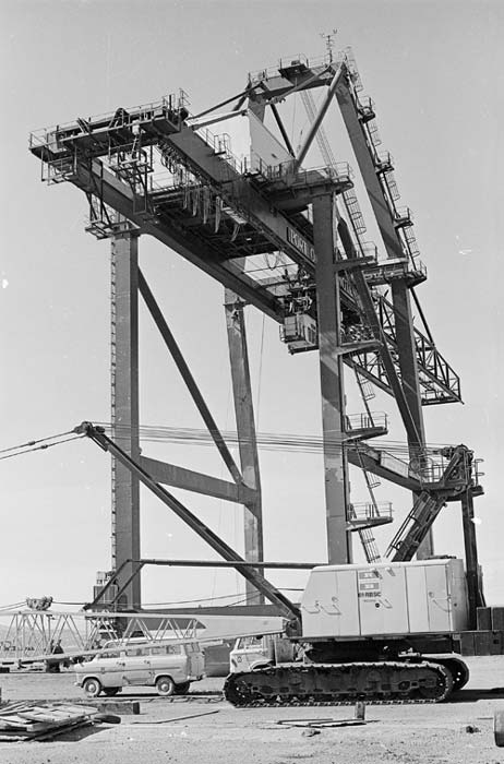 The Wellington Harbour Board's new container crane 
