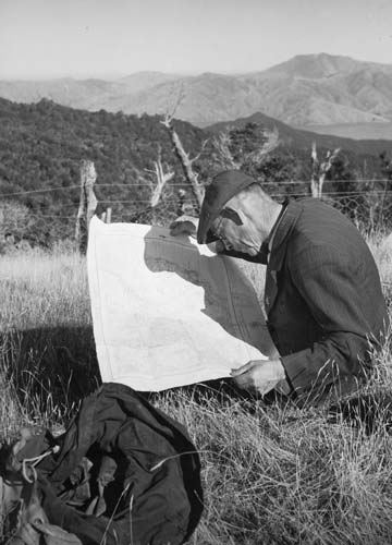 Map reading, 1945