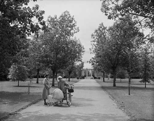 Queens Park,1953