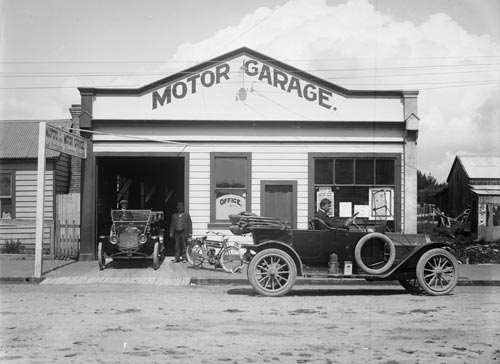 Mudford & Sons garage, Stratford, around 1912