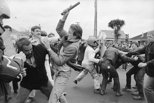 Protestors and rugby fans in conflict, 1981
