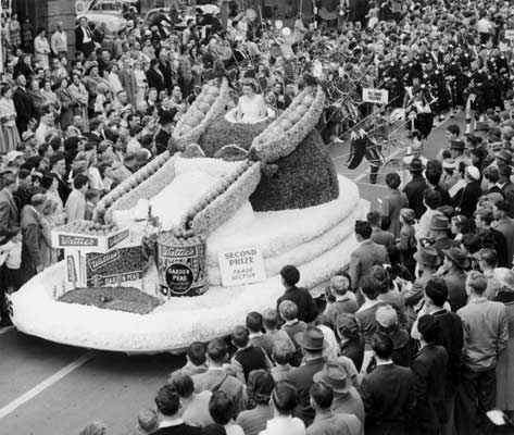 Peas float, Hastings Blossom Festival, 1958