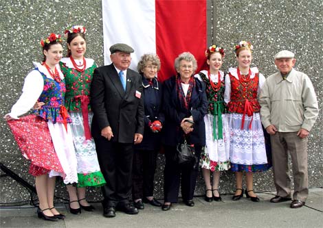 Polish dancers help commemorate orphans
