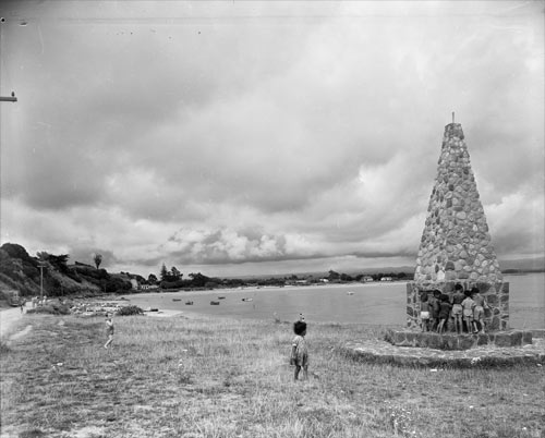 Maketū memorial