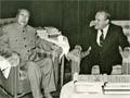 Robert Muldoon with Mao Zedong, Beijing, China, 30 April 1976