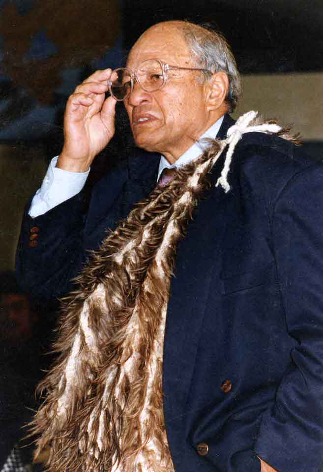 He kaumātua nō Ngāti Awa, a Whainoa Simpson, e kōrero ana i tētahi whakawā raupatu o Ngāti Awa i mua i Te Rōpū Whakamana i te Tiriti o Waitangi, 6 Hūrae 1994.