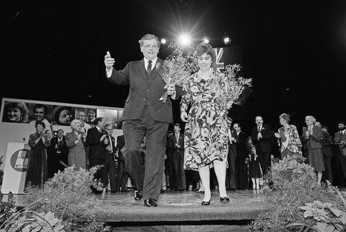 Opening the 1987 election campaign