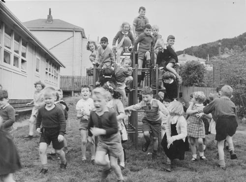 Children playing at Thorndon School, around 1953