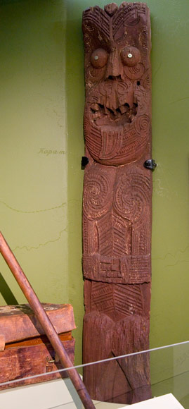 Carved pou