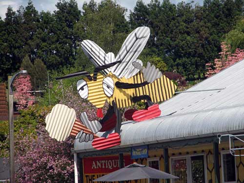 Bee sign