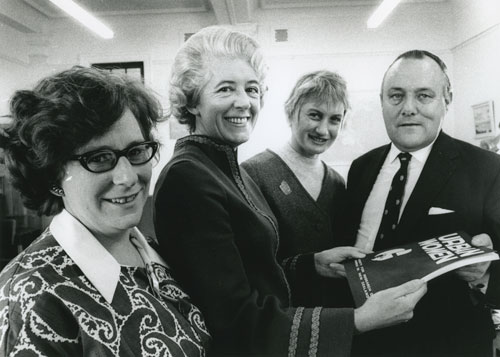 <em>Urban women</em>