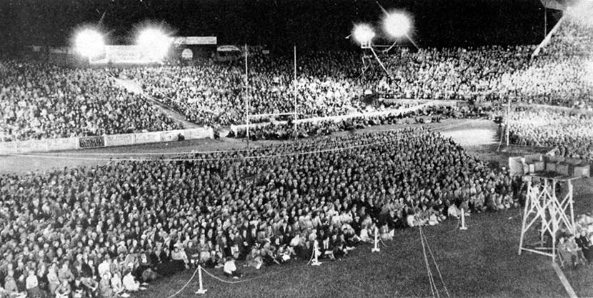 Billy Graham preaching, 1959