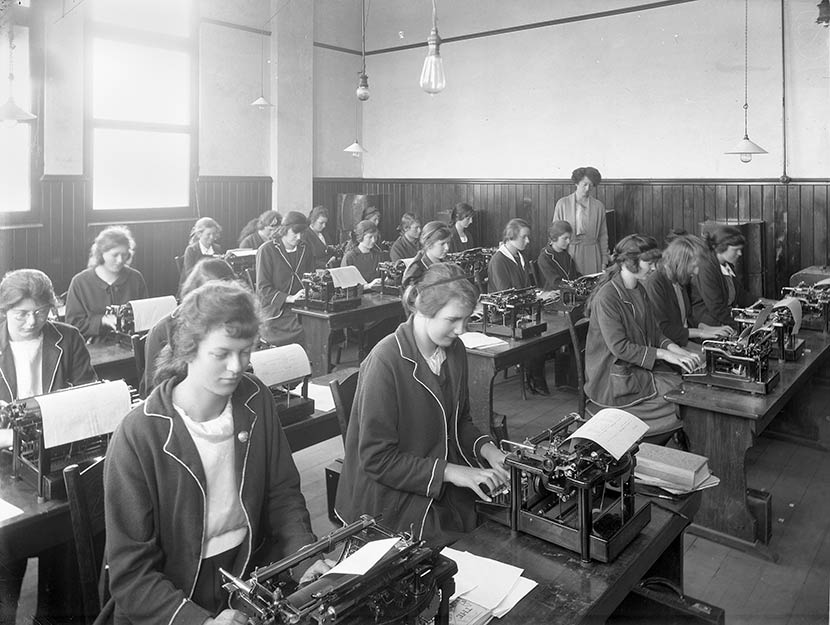 Typing class, 1923