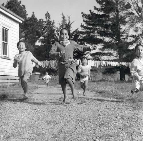 Māori children playing, 1964