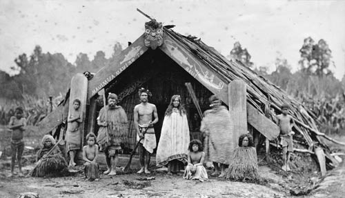 Whānau outside a wharepuni