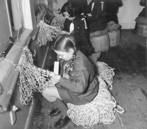 Making camouflage nets