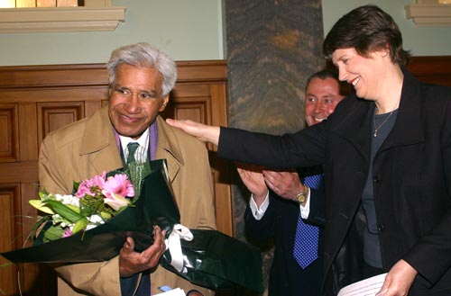 Tuwhare and Helen Clark, 2003