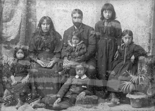 Hanikamu Te Hiko, Ngawaina Hanikamu and whānau