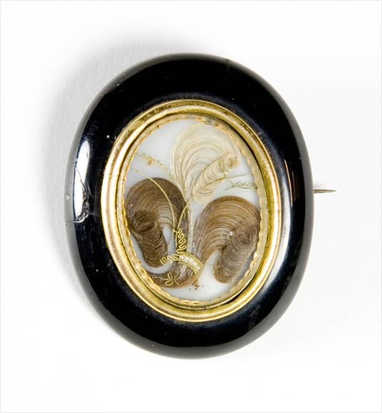 Mourning brooch