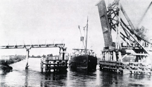 SS <em>Hauiti</em> on the Piako River