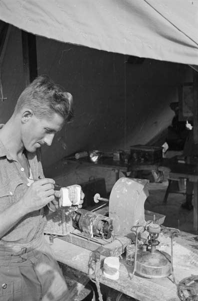 Wartime dentistry: dental technician in Italy, Second World War