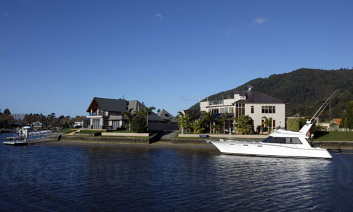 Pāuanui houses