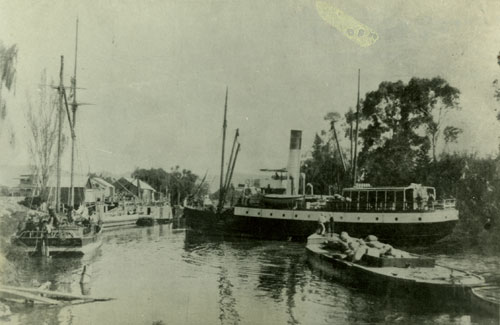 The Junction Wharf, Paeroa, 1903