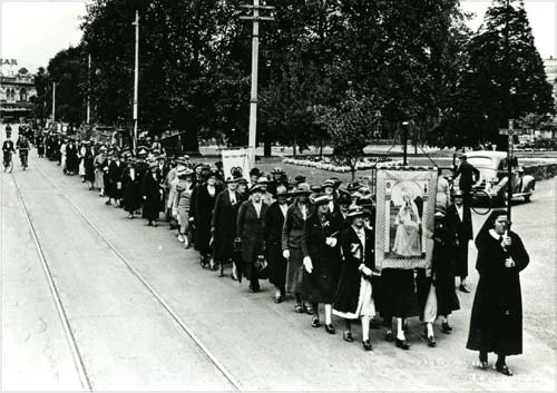Mothers' Union procession, 1930s