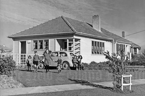 State houses: 1940s state-house family