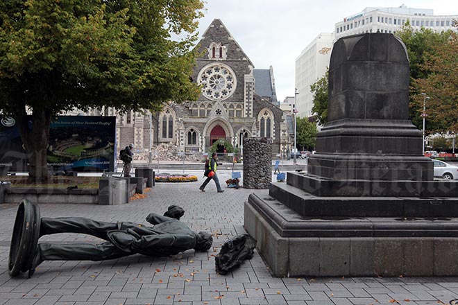 Godley statue: after the 2011 quake