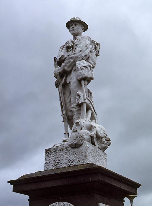 Kaiapoi memorial soldier