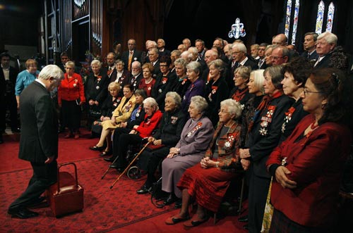 Etiquette for receiving a knighthood