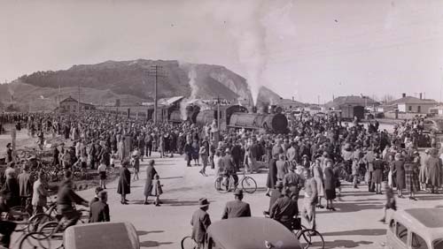 Transport: train at Gisborne, 1942