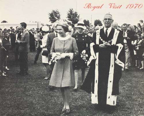 Mayor Harry Barker and the queen