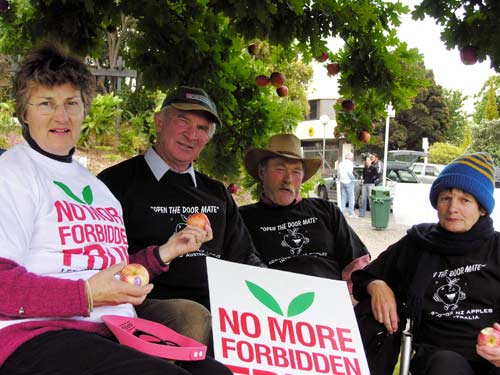 Forbidden-fruit protest, 2005