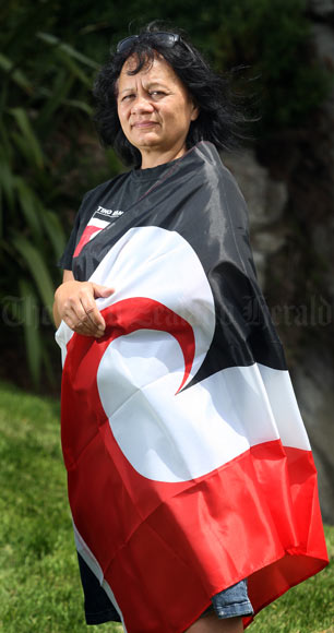 Tino rangatiratanga flag: Linda Munn, 2009
